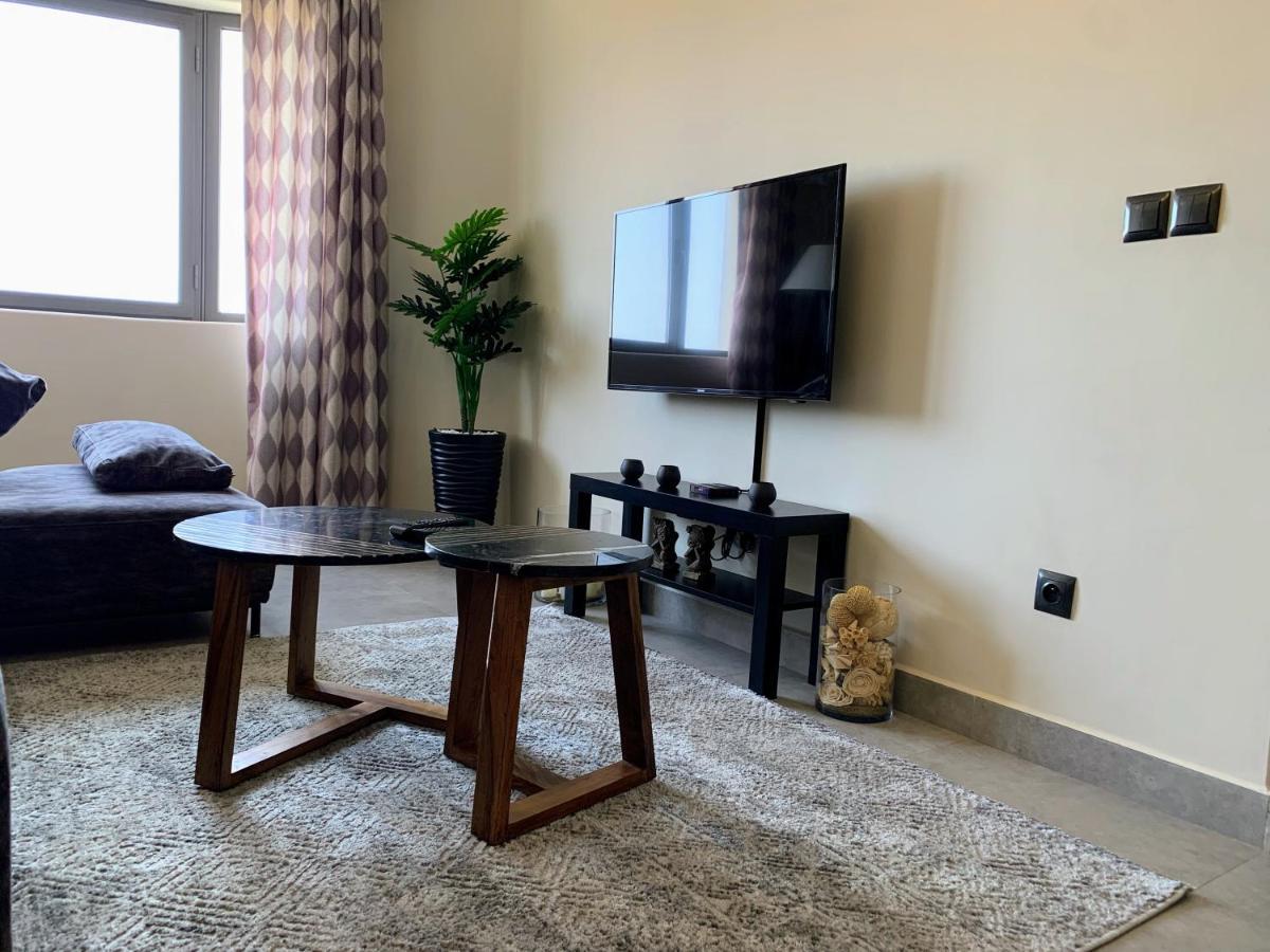 Moderne, Lumineux & Spacieux Avec Balcon -Central -Wifi-Smart Tv-Clim マラケシュ エクステリア 写真
