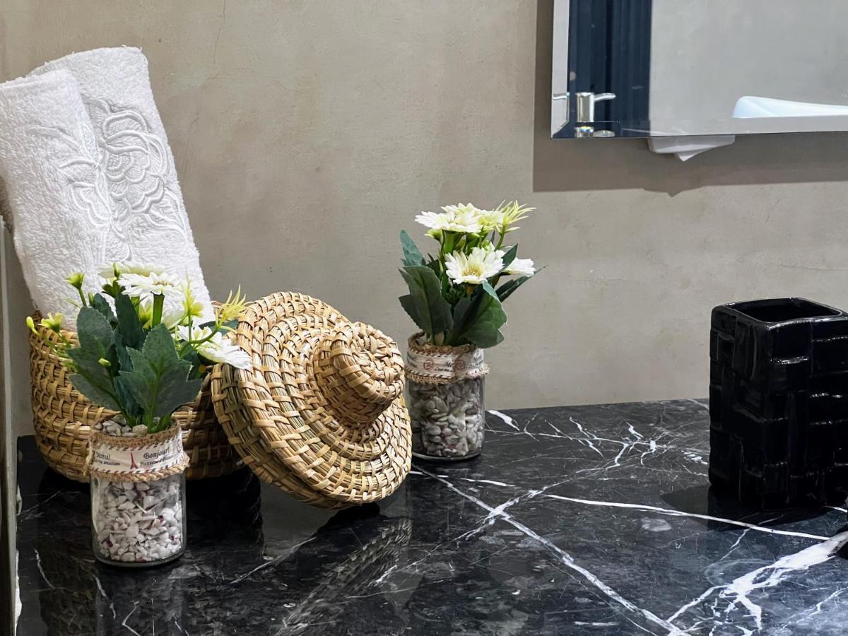 Moderne, Lumineux & Spacieux Avec Balcon -Central -Wifi-Smart Tv-Clim マラケシュ エクステリア 写真