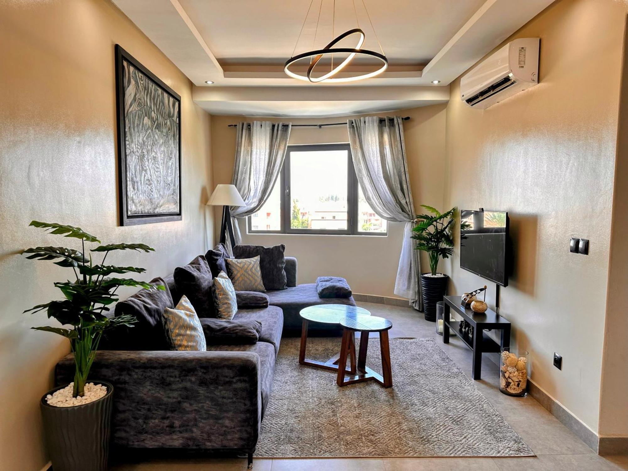 Moderne, Lumineux & Spacieux Avec Balcon -Central -Wifi-Smart Tv-Clim マラケシュ エクステリア 写真
